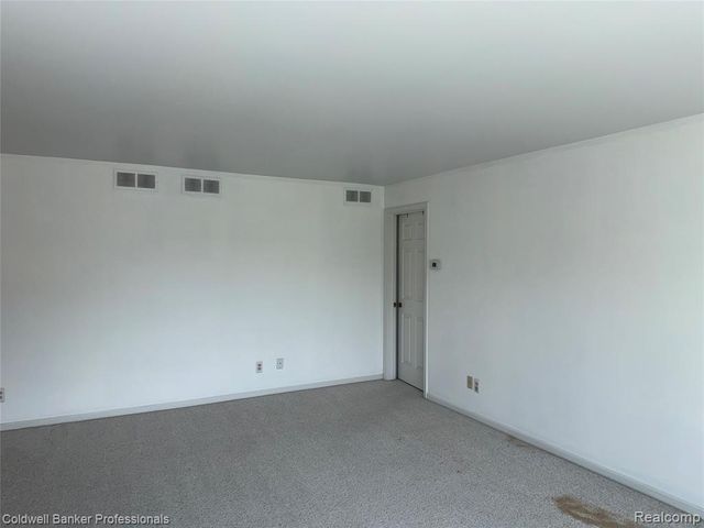 309 Country Club Drive 25, Saint Clair Shores, MI 48082