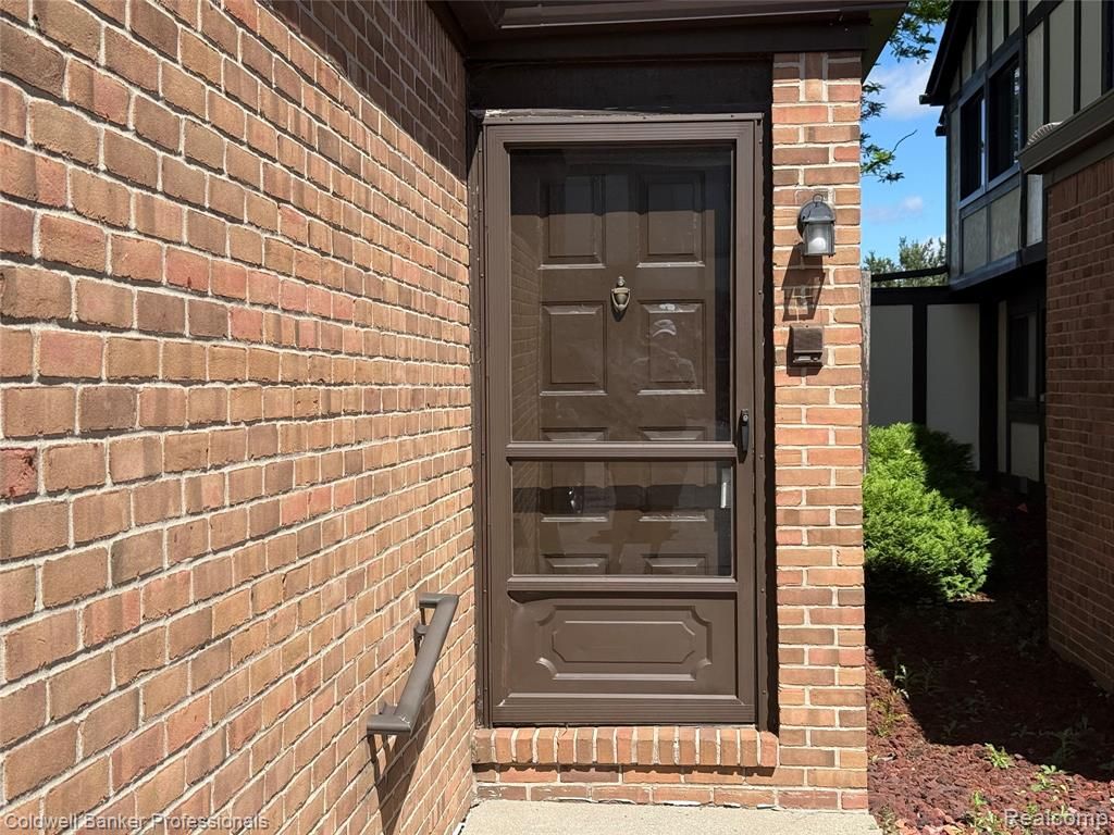 309 Country Club Drive 25, Saint Clair Shores, MI 48082