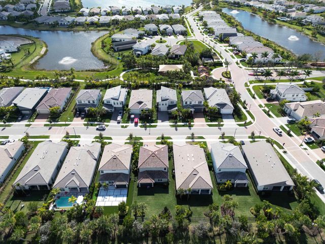 10717 Northbrook Circle, Palm Beach Gardens, FL 33412