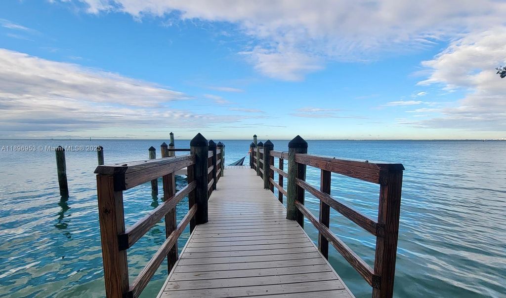 640 S Mashta Dr, Key Biscayne, FL 33149