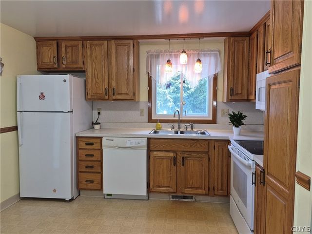 410 Stillwell Circle, Dewitt, NY 13057