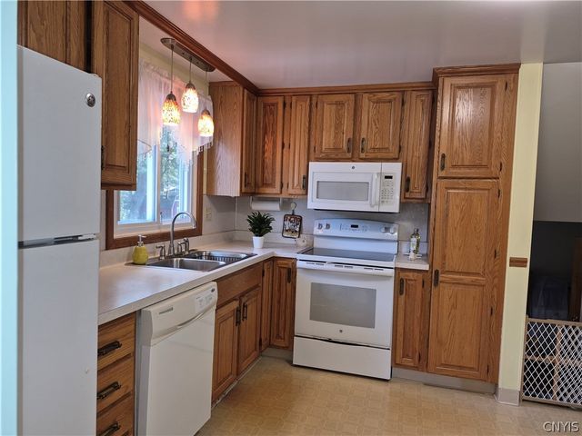 410 Stillwell Circle, Dewitt, NY 13057