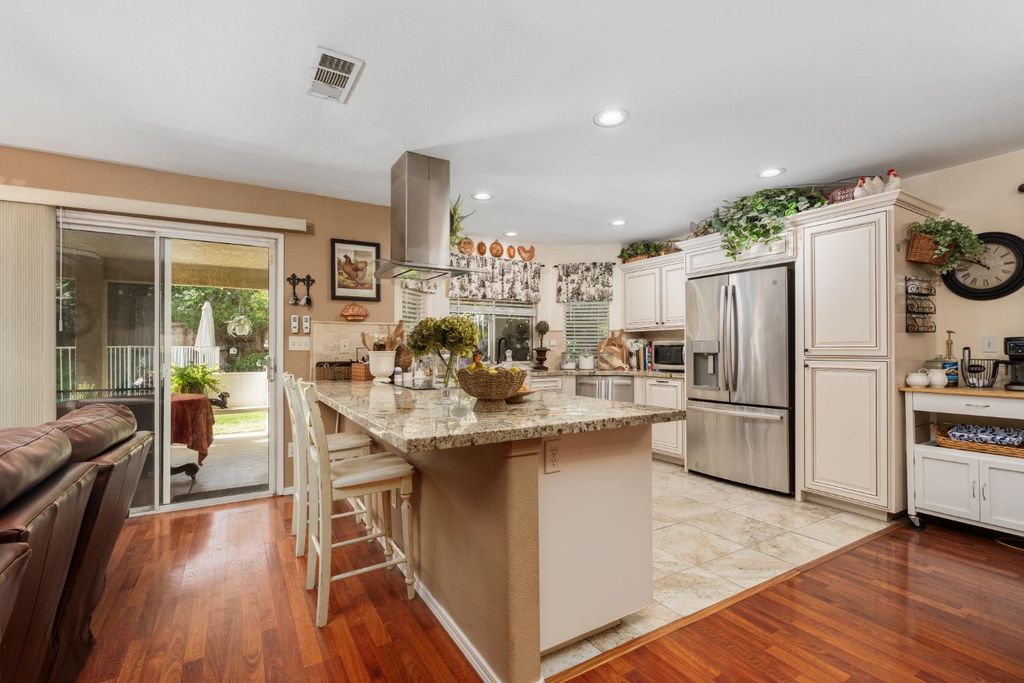 Image 11 of property listing at 5123 W Browning Avenue, Fresno, CA 93722