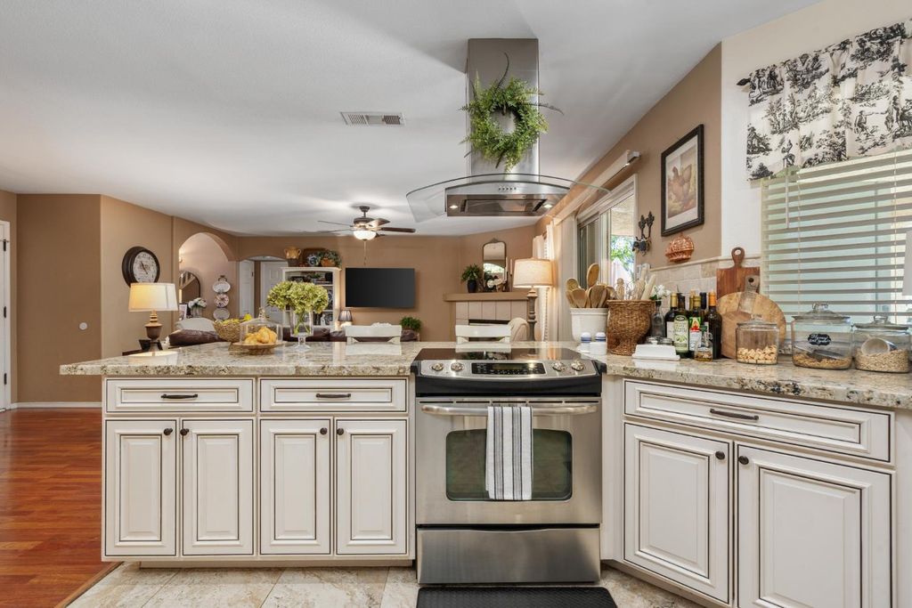 Image 14 of property listing at 5123 W Browning Avenue, Fresno, CA 93722