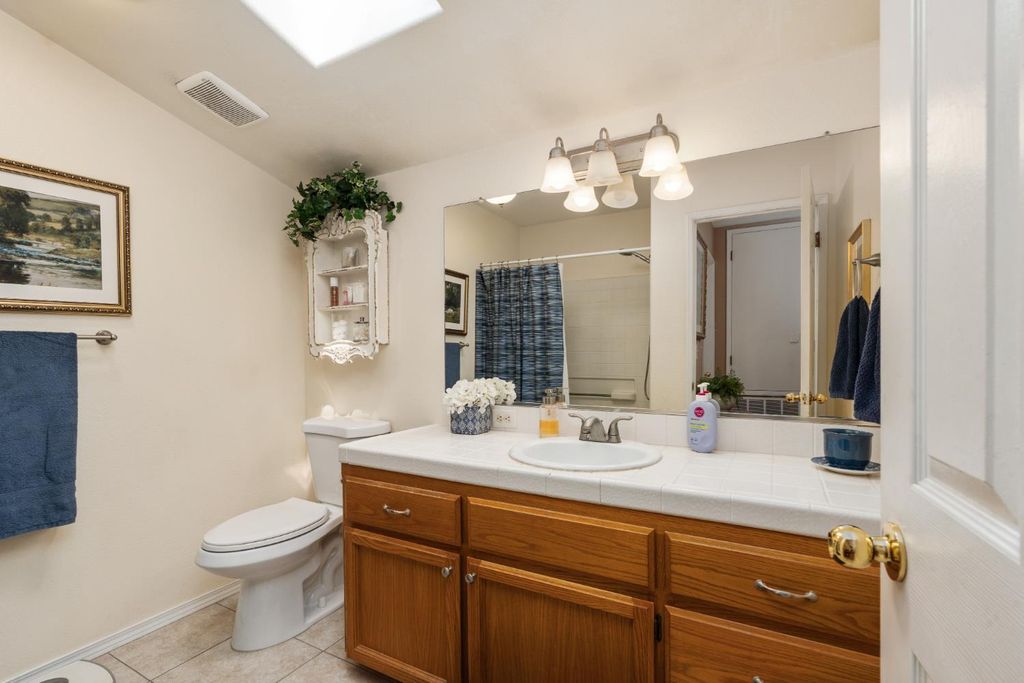 Image 20 of property listing at 5123 W Browning Avenue, Fresno, CA 93722