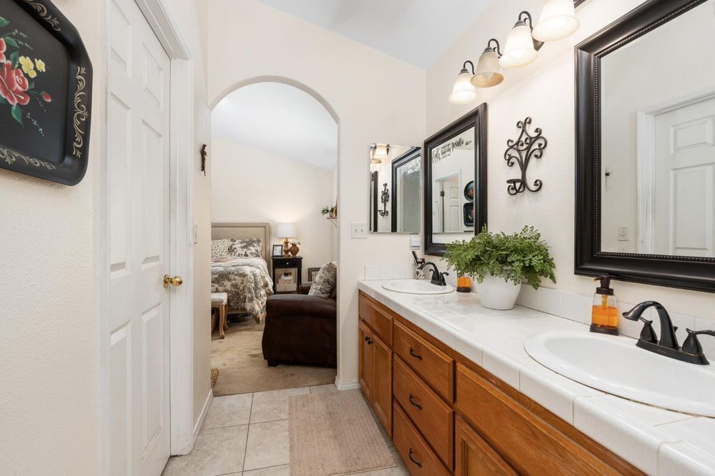 Image 26 of property listing at 5123 W Browning Avenue, Fresno, CA 93722