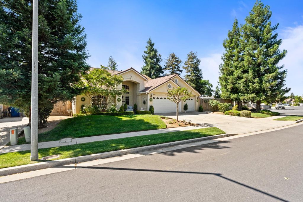 Image 3 of property listing at 5123 W Browning Avenue, Fresno, CA 93722