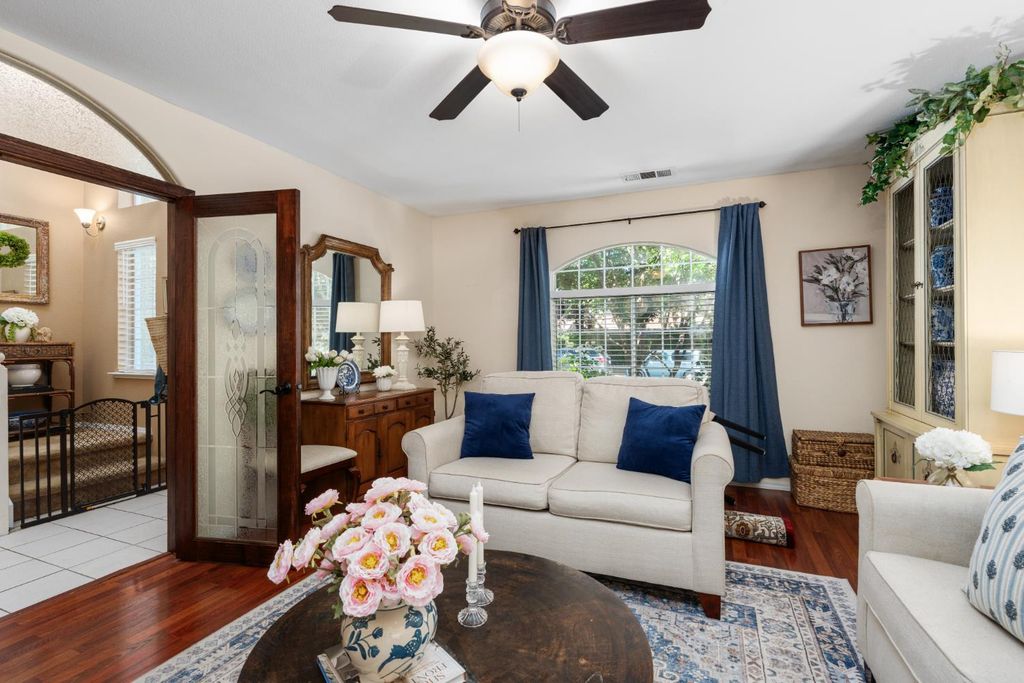 Image 7 of property listing at 5123 W Browning Avenue, Fresno, CA 93722