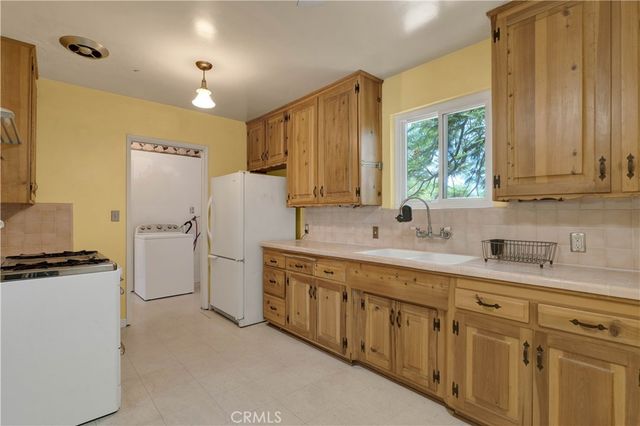 14766 Kingsbury Street, San Fernando, CA 91345