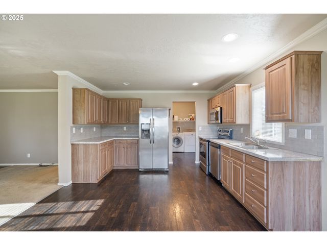 7980 16TH St, Bay City, OR 97107