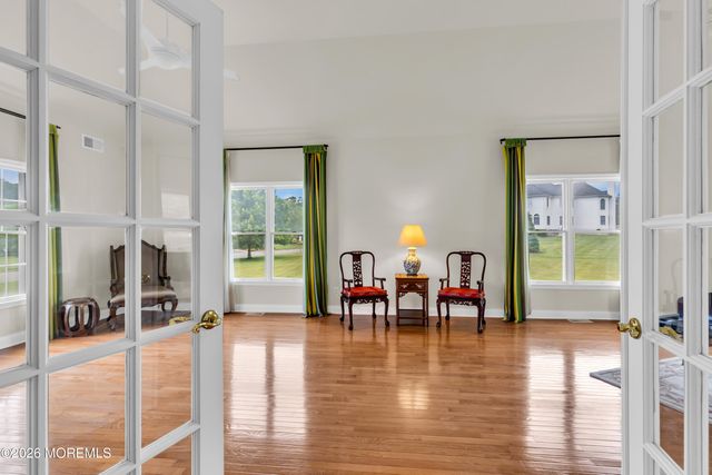 17 Diamond Hill Road, Marlboro, NJ 07746