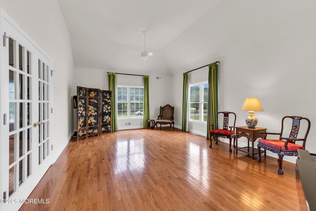 17 Diamond Hill Road, Marlboro, NJ 07746
