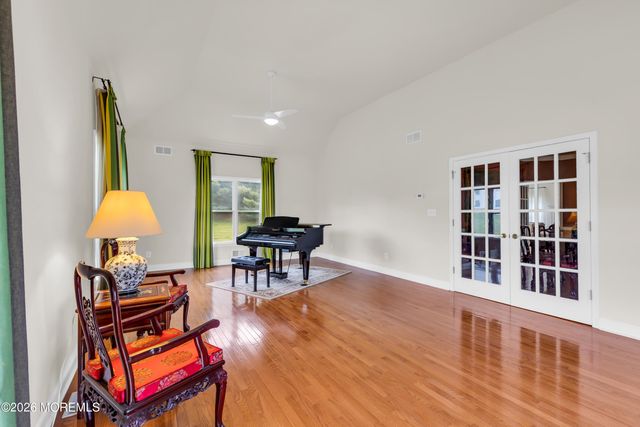 17 Diamond Hill Road, Marlboro, NJ 07746