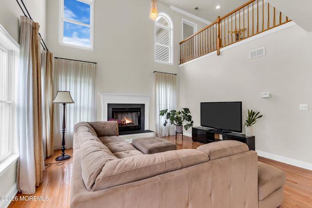 17 Diamond Hill Road, Marlboro, NJ 07746