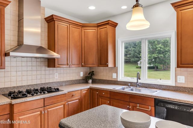17 Diamond Hill Road, Marlboro, NJ 07746