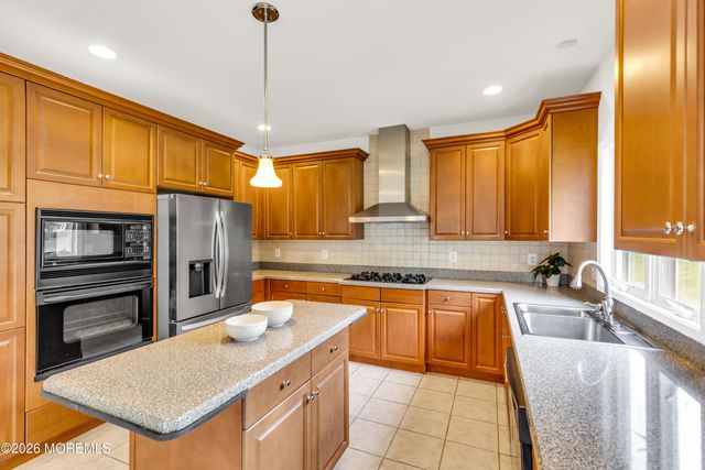 17 Diamond Hill Road, Marlboro, NJ 07746