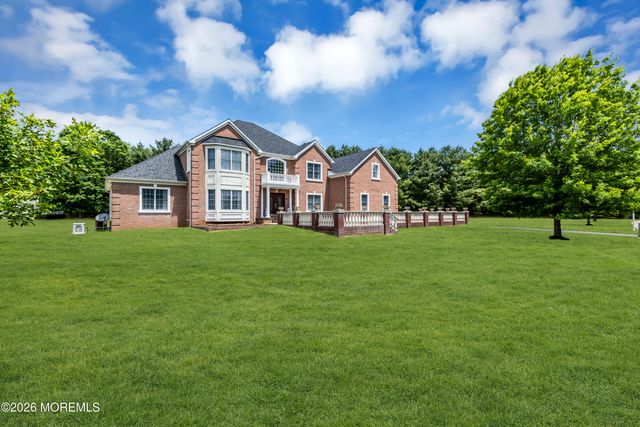 17 Diamond Hill Road, Marlboro, NJ 07746