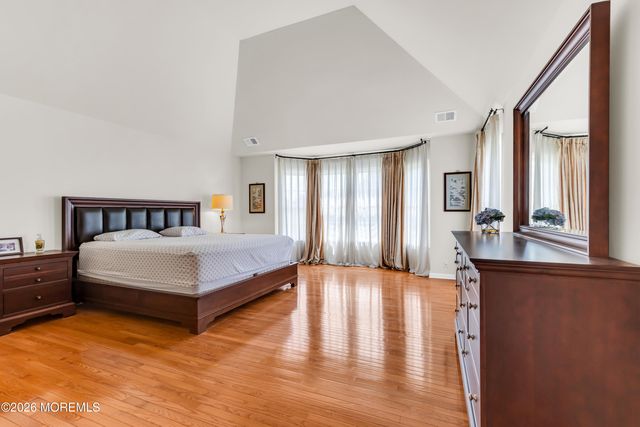 17 Diamond Hill Road, Marlboro, NJ 07746