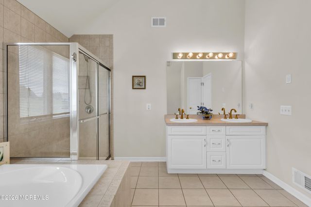 17 Diamond Hill Road, Marlboro, NJ 07746