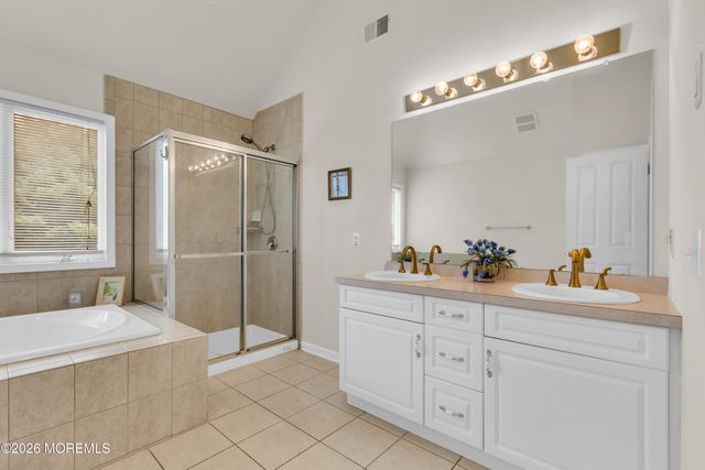 17 Diamond Hill Road, Marlboro, NJ 07746