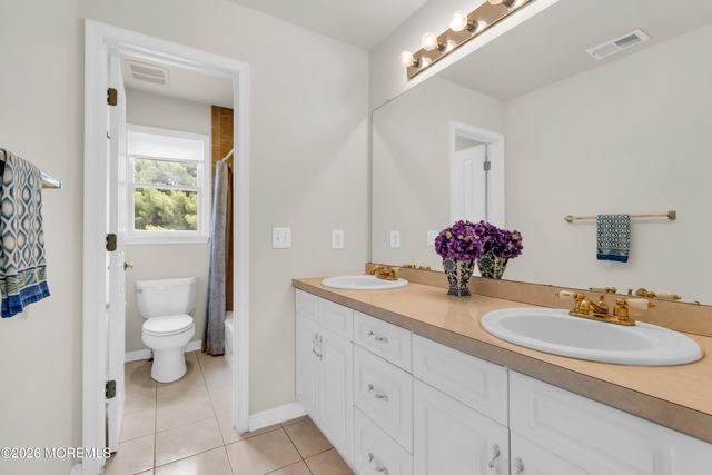 17 Diamond Hill Road, Marlboro, NJ 07746