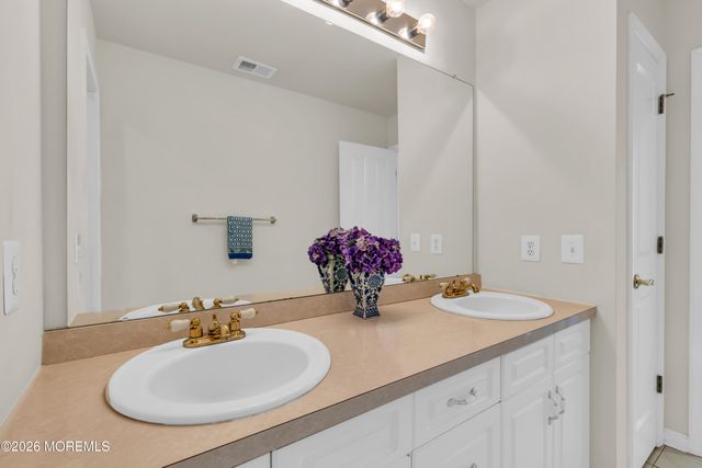 17 Diamond Hill Road, Marlboro, NJ 07746