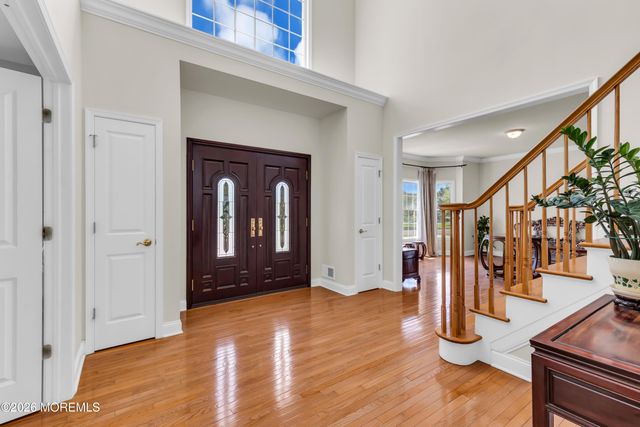 17 Diamond Hill Road, Marlboro, NJ 07746