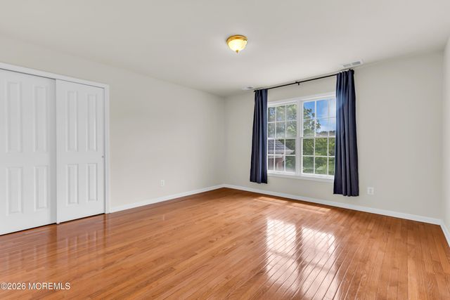 17 Diamond Hill Road, Marlboro, NJ 07746