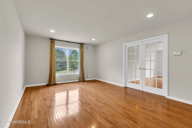 17 Diamond Hill Road, Marlboro, NJ 07746