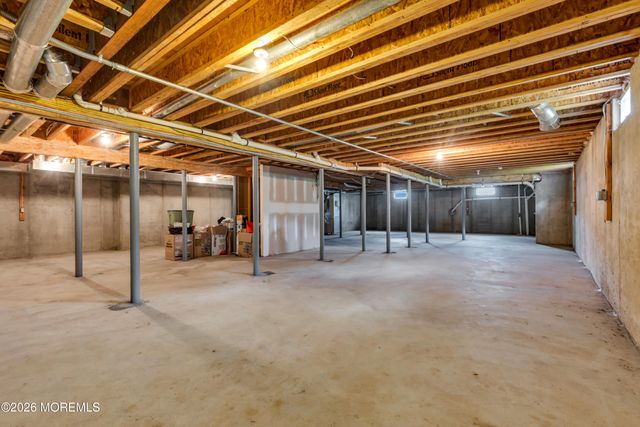 17 Diamond Hill Road, Marlboro, NJ 07746