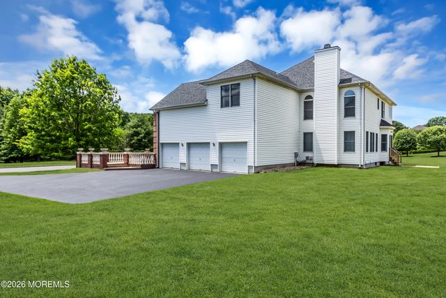 17 Diamond Hill Road, Marlboro, NJ 07746