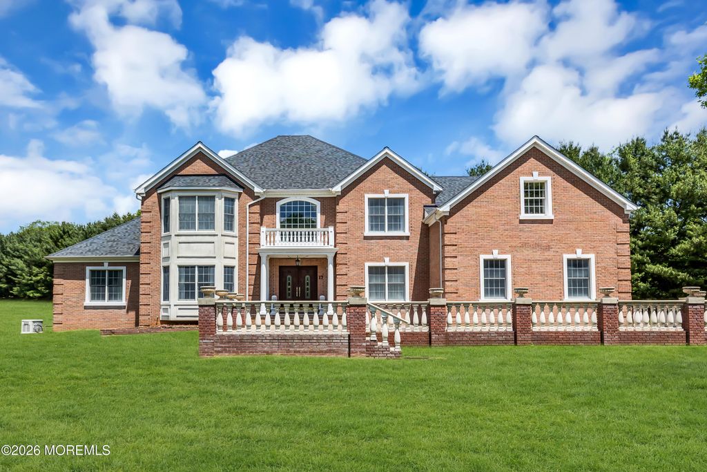 17 Diamond Hill Road, Marlboro, NJ 07746