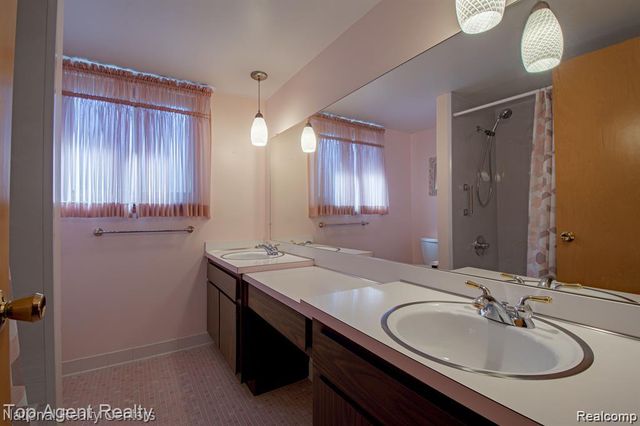 14159 Ivanhoe Drive, Warren, MI 48088