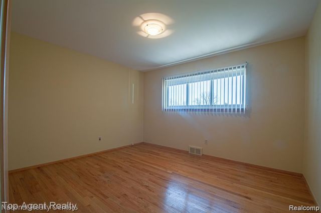 14159 Ivanhoe Drive, Warren, MI 48088