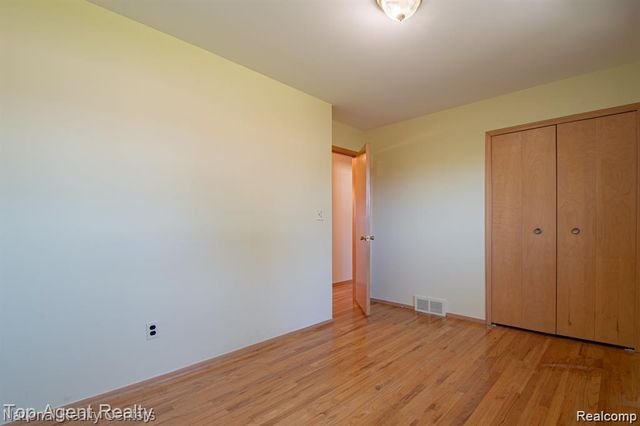 14159 Ivanhoe Drive, Warren, MI 48088