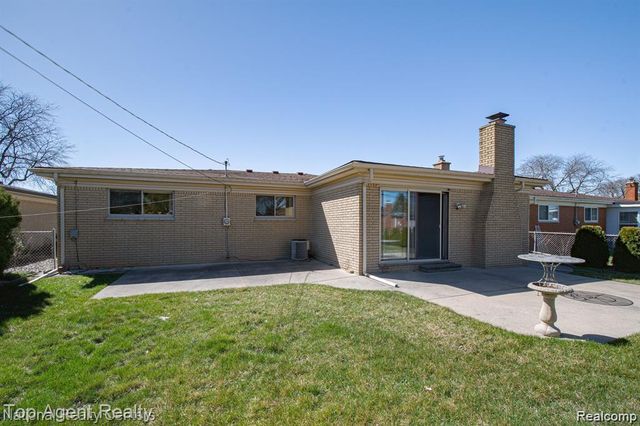 14159 Ivanhoe Drive, Warren, MI 48088