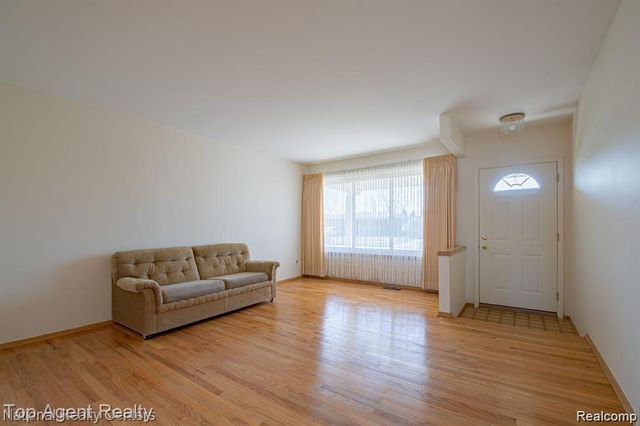 14159 Ivanhoe Drive, Warren, MI 48088