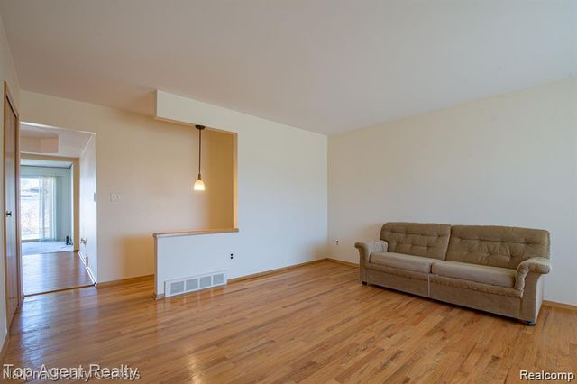 14159 Ivanhoe Drive, Warren, MI 48088