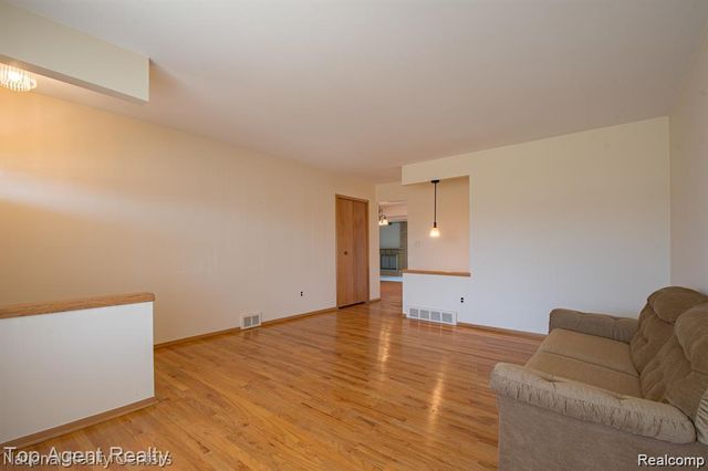 14159 Ivanhoe Drive, Warren, MI 48088