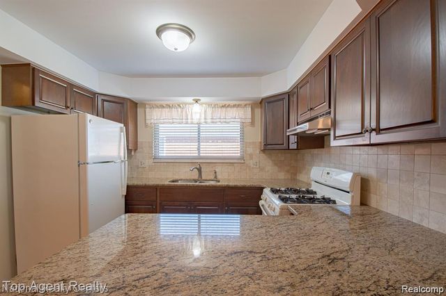 14159 Ivanhoe Drive, Warren, MI 48088