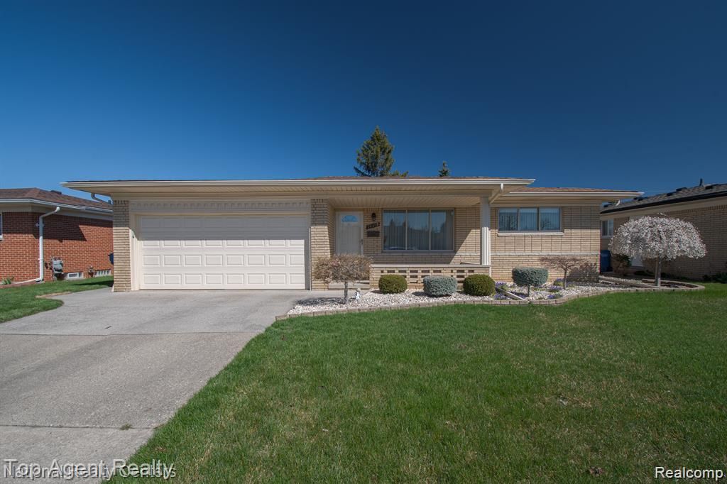 14159 Ivanhoe Drive, Warren, MI 48088