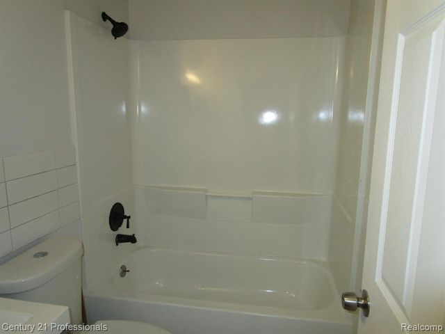 22811 Purdue Avenue, Farmington, MI 48336