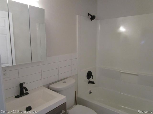 22811 Purdue Avenue, Farmington, MI 48336