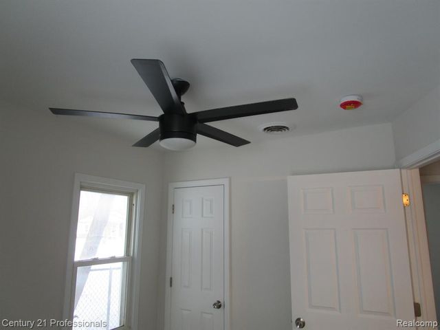 22811 Purdue Avenue, Farmington, MI 48336