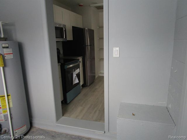 22811 Purdue Avenue, Farmington, MI 48336