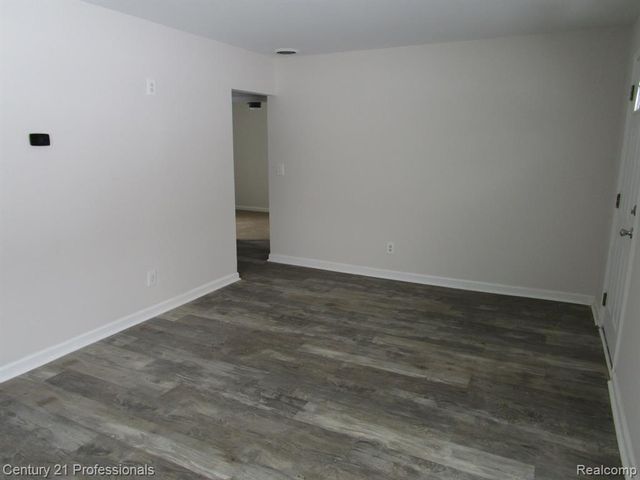 22811 Purdue Avenue, Farmington, MI 48336