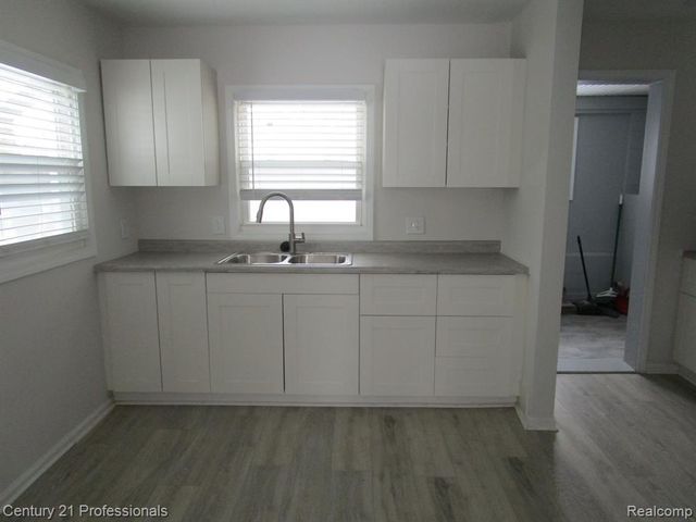 22811 Purdue Avenue, Farmington, MI 48336