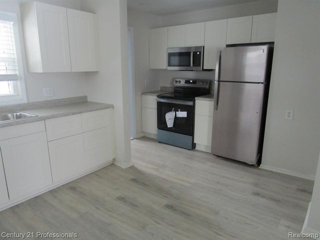 22811 Purdue Avenue, Farmington, MI 48336