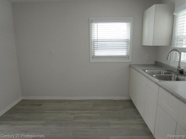 22811 Purdue Avenue, Farmington, MI 48336