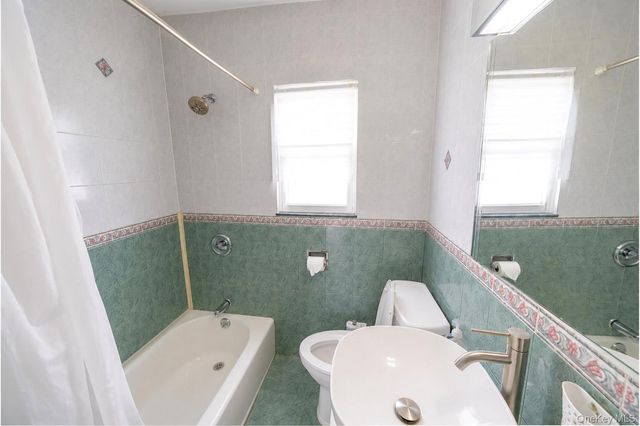 937 N 7th Street, New Hyde Park, NY 11040